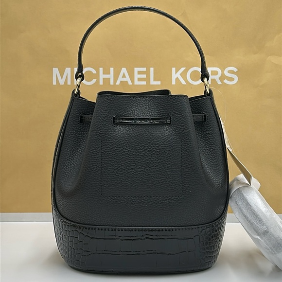 MICHAEL KORS 
Reed Medium Pebbled Leather Belted Bucket Messenger Satchel Crossb - Picture 13 of 15